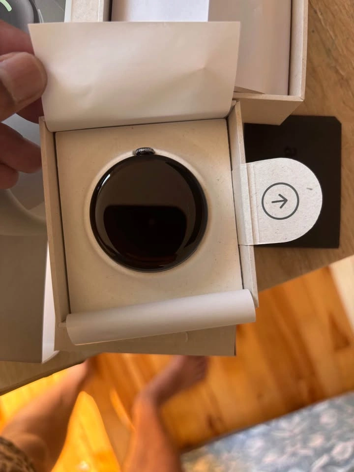 Brand new - Google Pixel Watch 3 LTE 45mm - photo 3