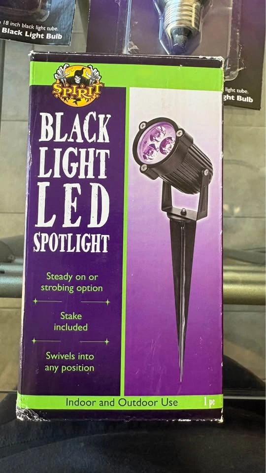 Spirit Halloween Black Light LED Spotlights and Screw-In Bulbs - photo 2