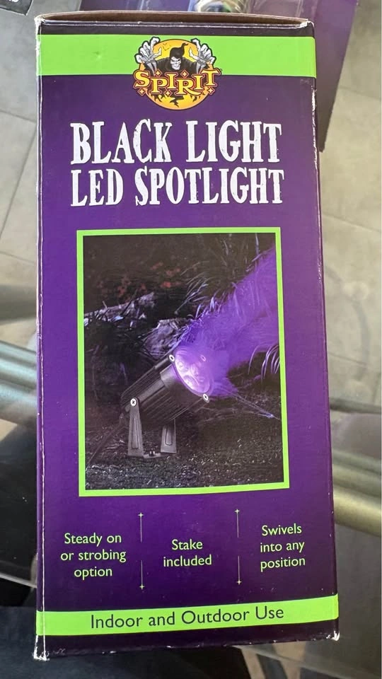 Spirit Halloween Black Light LED Spotlights and Screw-In Bulbs - photo 5