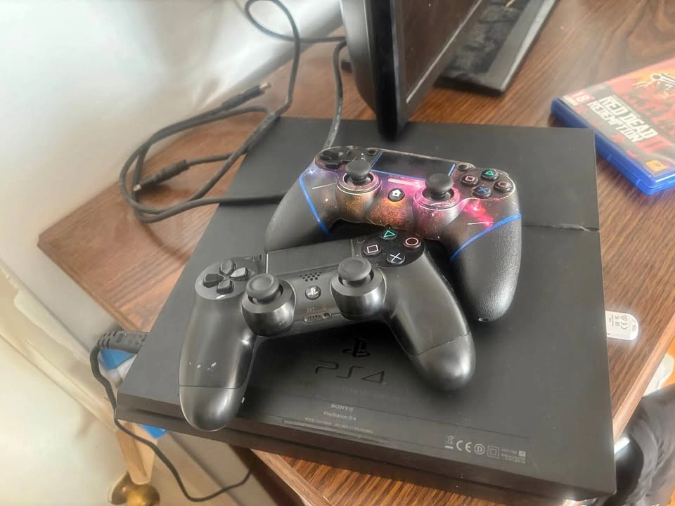Ps4 with controller