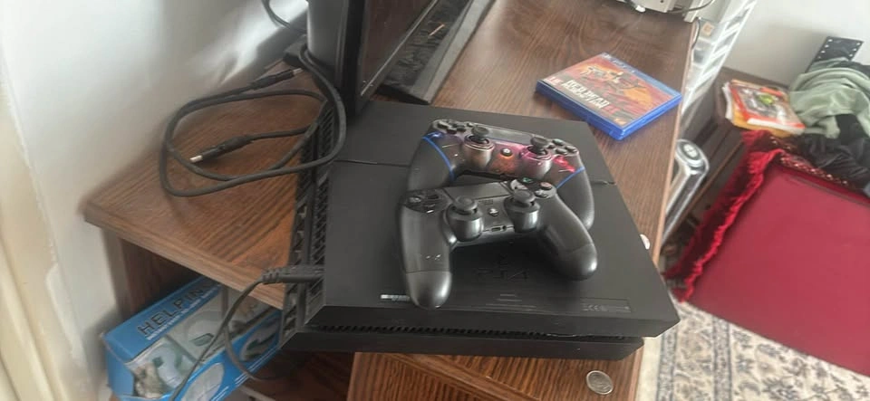 Ps4 with controller - photo 2