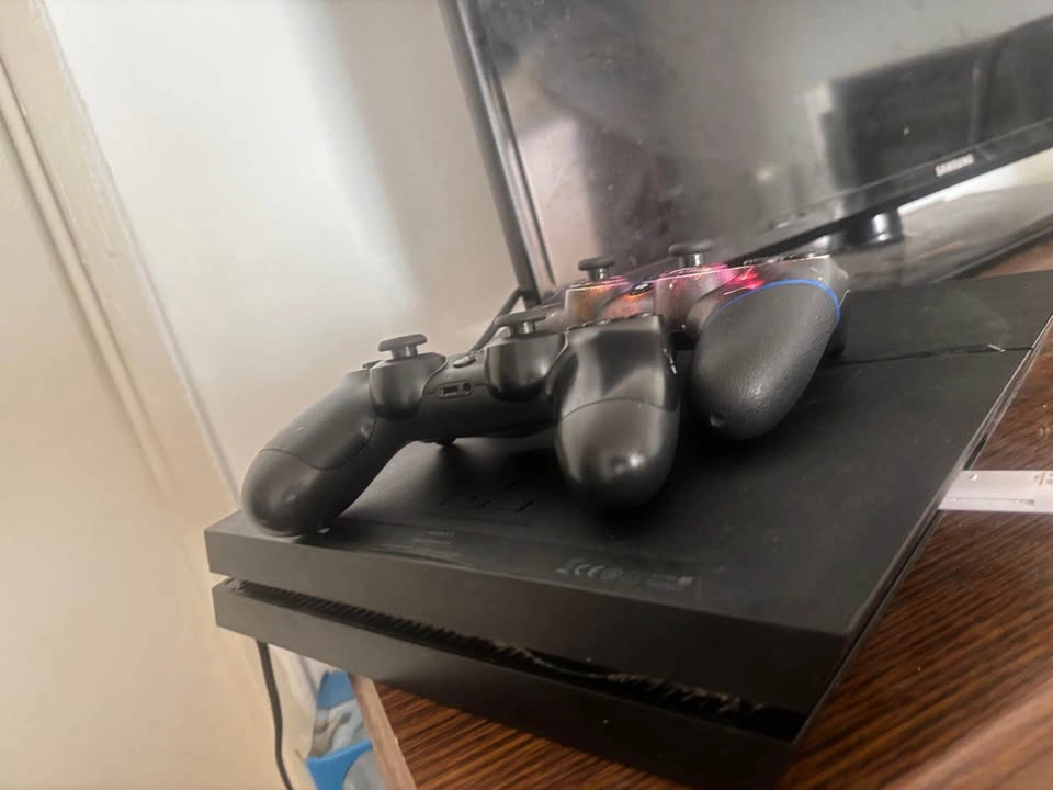 Ps4 with controller - photo 3