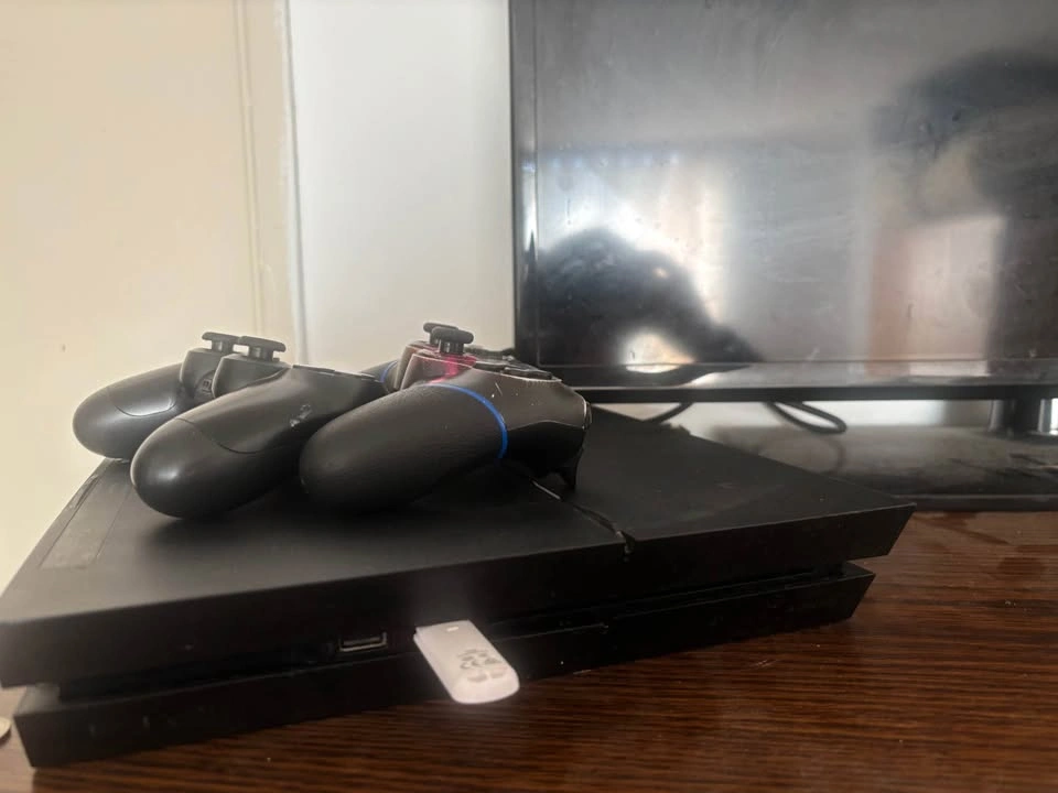 Ps4 with controller - photo 4
