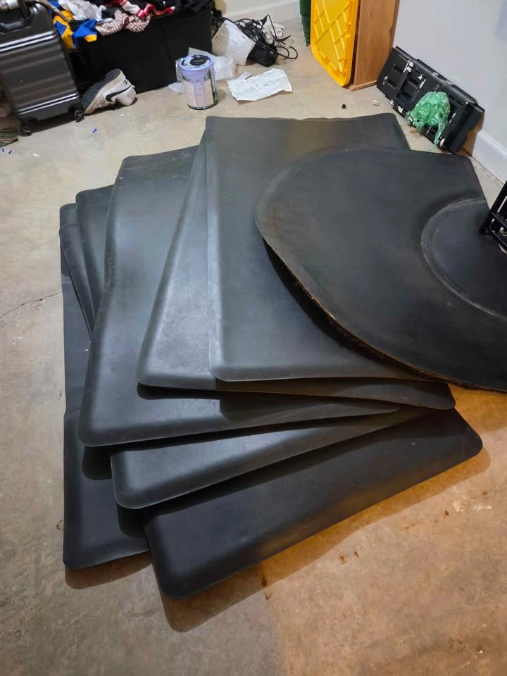 Barber Chairs, Mats and Mirrors - photo 3
