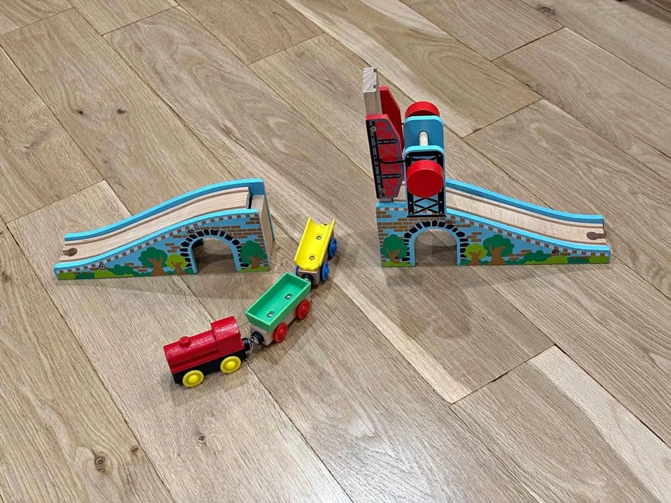 Brio Thomas Wooden Train Lifting Bridge plus trains