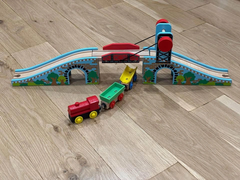 Brio Thomas Wooden Train Lifting Bridge plus trains - photo 2