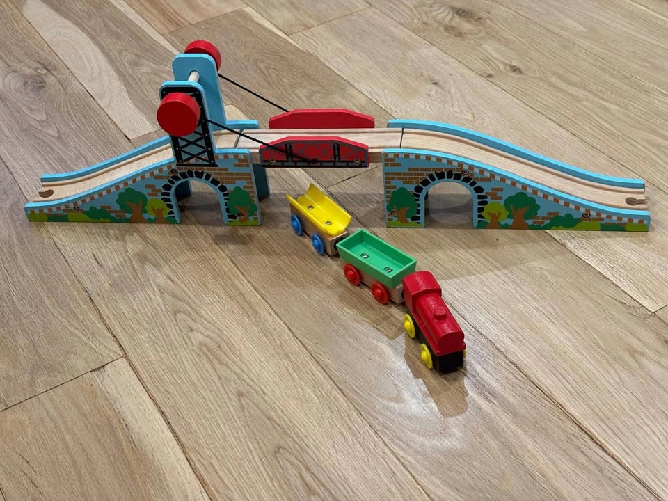 Brio Thomas Wooden Train Lifting Bridge plus trains - photo 4