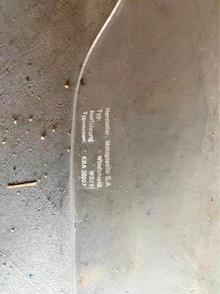 Motorcycle windshield