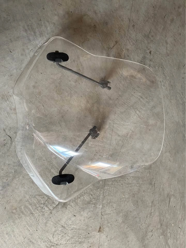 Motorcycle windshield - photo 2