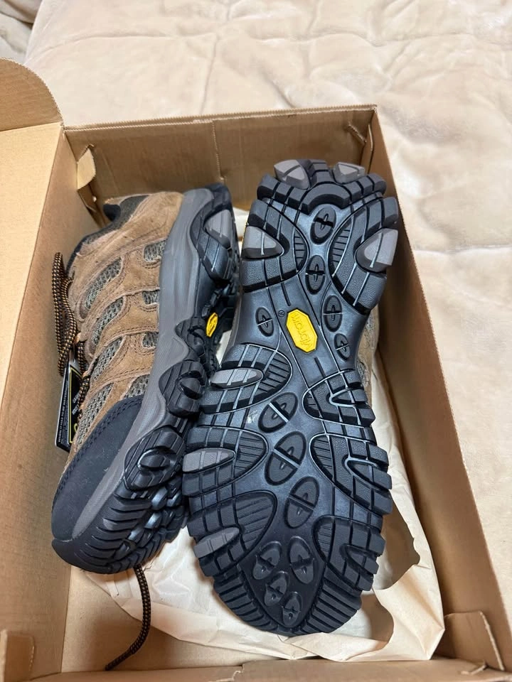 Brand new mens Merrell hiking shoes size 8.5 - photo 2