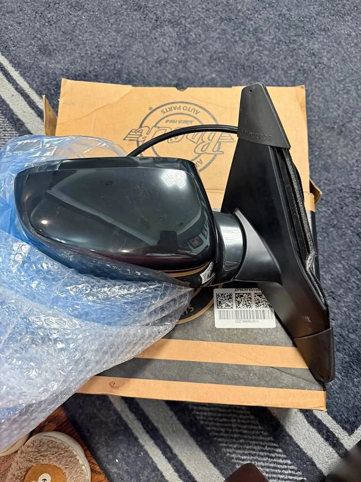 Brand new Right side mirror fits on 2013-2016 Accord Sedan