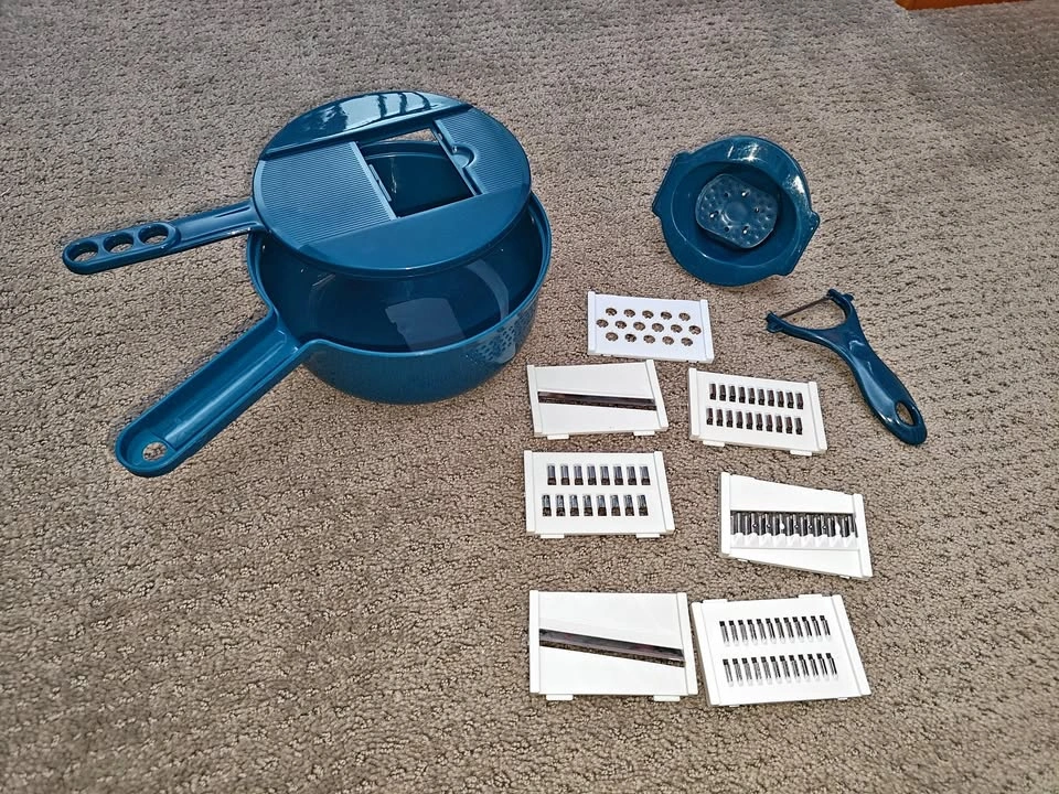12-in-1 Multifunctional Vegetable Chopper & Mandoline Slicer
