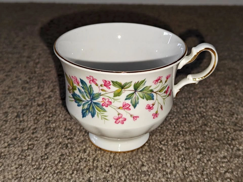 Vintage Tea Cup - Queen Anne 8538 - Pink Flower Green Leaf