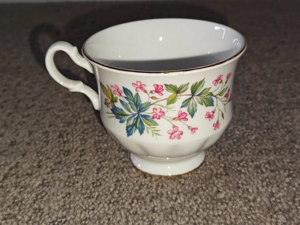 Vintage Tea Cup - Queen Anne 8538 - Pink Flower Green Leaf - photo 3