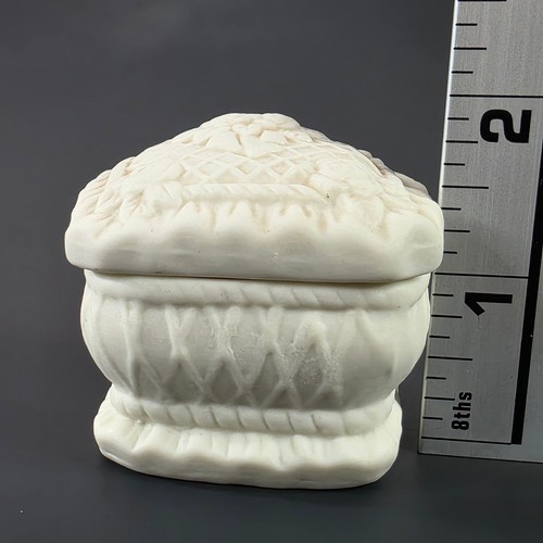 Vtg White Bisque Porcelain Trinket Box Matte Rose Floral Basketw - photo 4