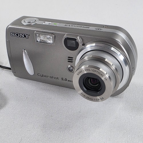Sony Cyber-shot DSC-P92 5.0MP Digital Camera w/ 4GB Card - photo 2