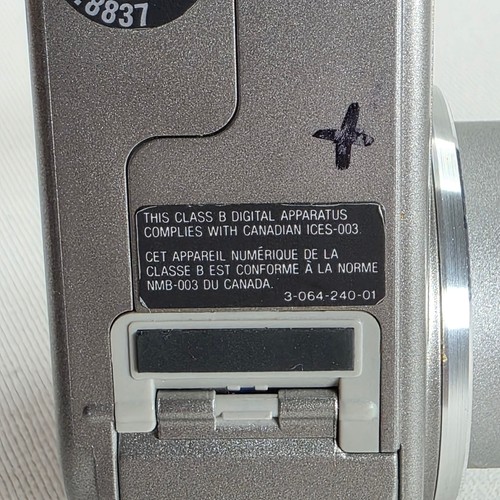 Sony Cyber-shot DSC-P92 5.0MP Digital Camera w/ 4GB Card - photo 3