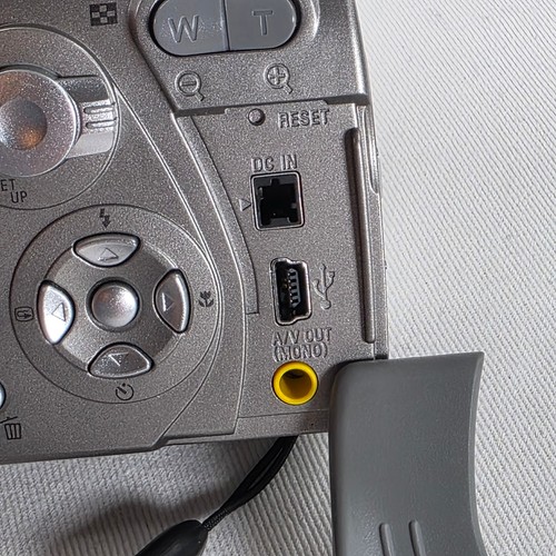 Sony Cyber-shot DSC-P92 5.0MP Digital Camera w/ 4GB Card - photo 4