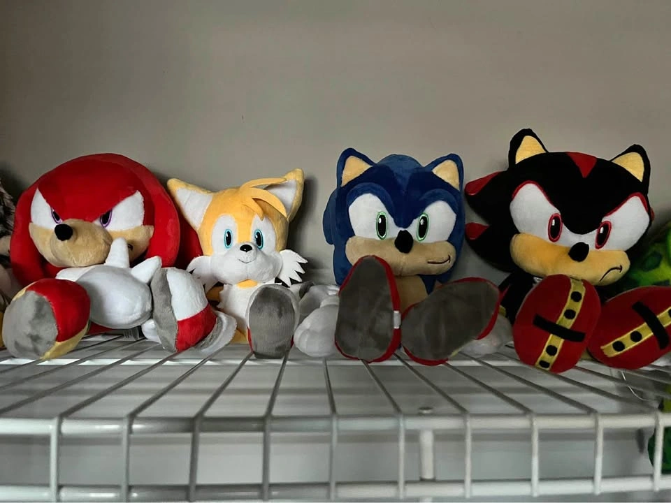 4 Sanei sonic plushies, Sonic, Tails, Knuckles, Shadow