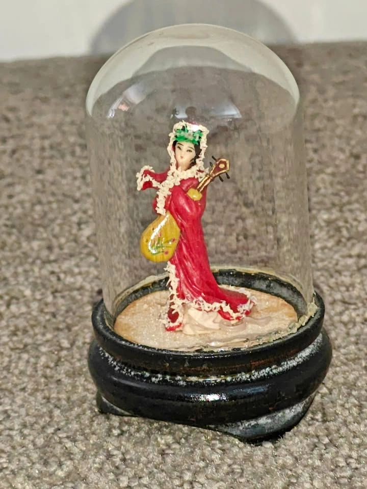 Vintage Chinese "Four Beauties" Wang Zhaojun Glass Dome Figurine