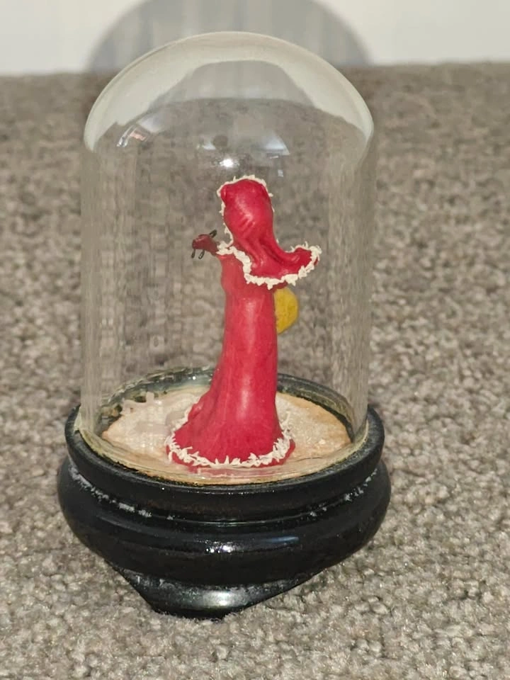 Vintage Chinese "Four Beauties" Wang Zhaojun Glass Dome Figurine - photo 3