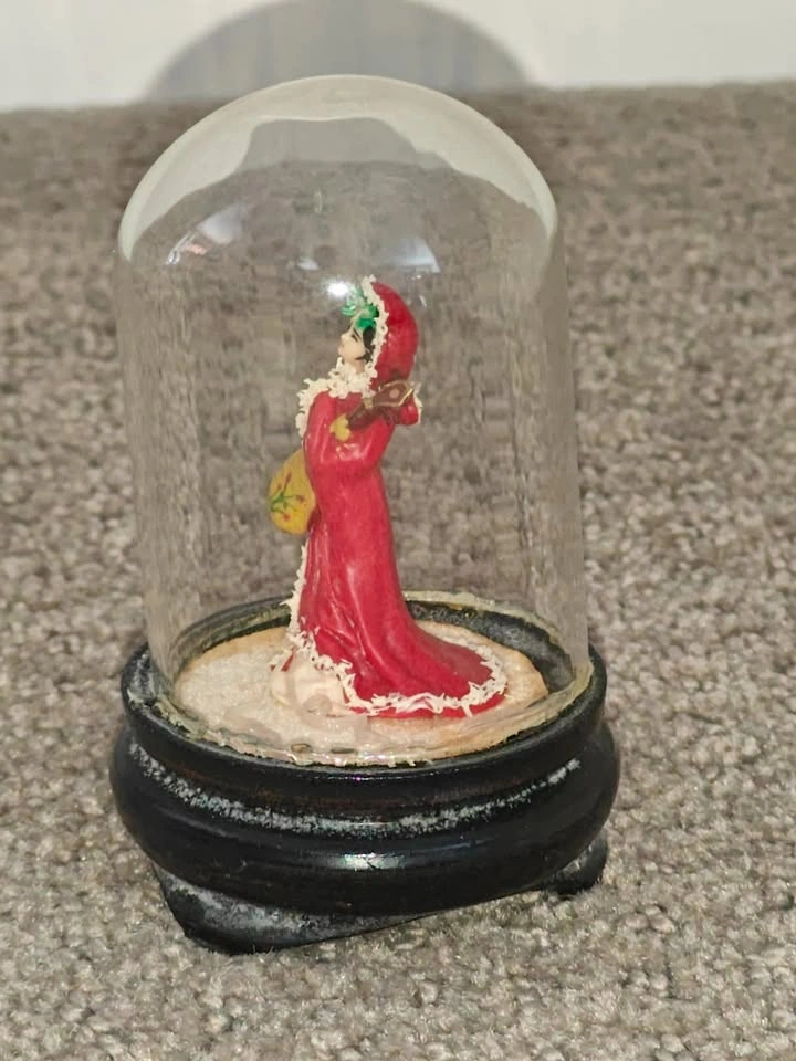 Vintage Chinese "Four Beauties" Wang Zhaojun Glass Dome Figurine - photo 4