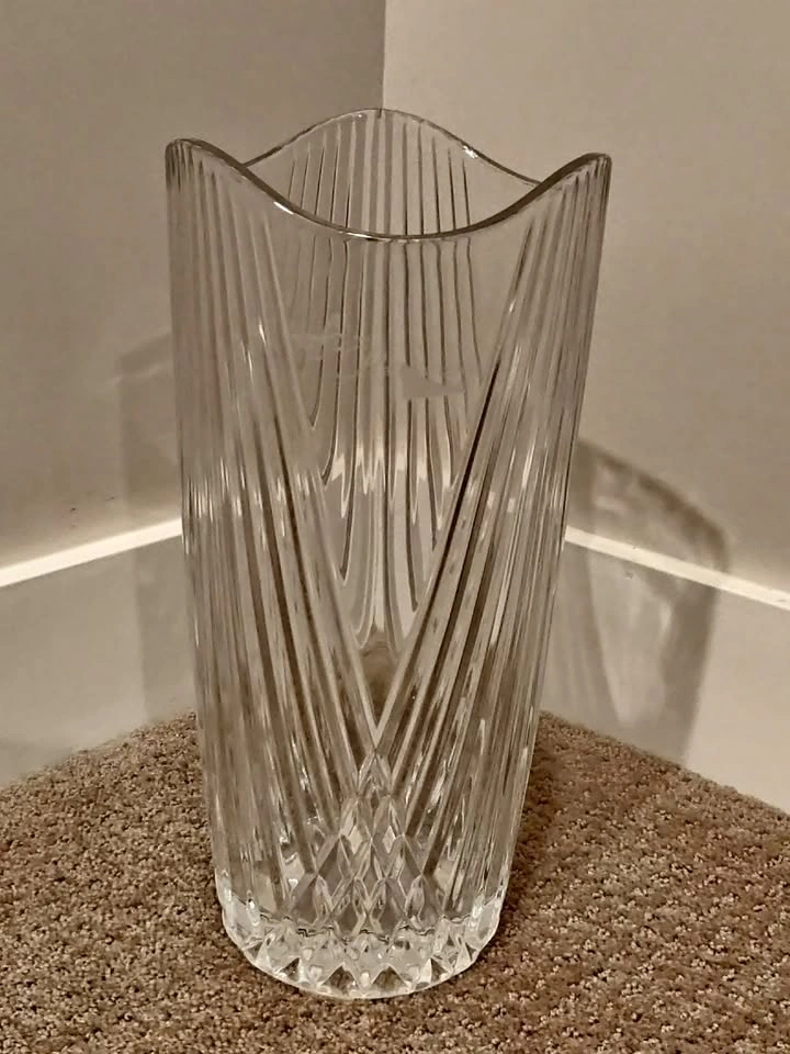 Elegant & Heavy Clear Glass Vase - For Large Floral Arrangements