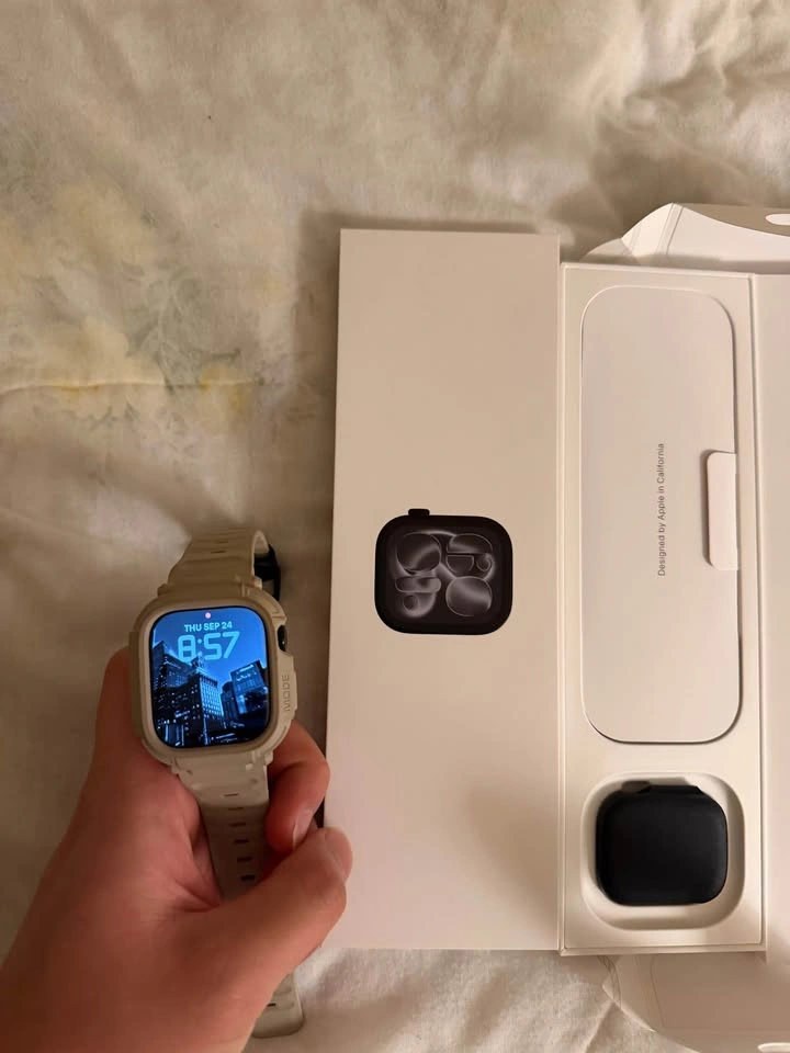 Apple Watch Series 11 Aluminum Jet Black 42mm GPS+Cellular - photo 2