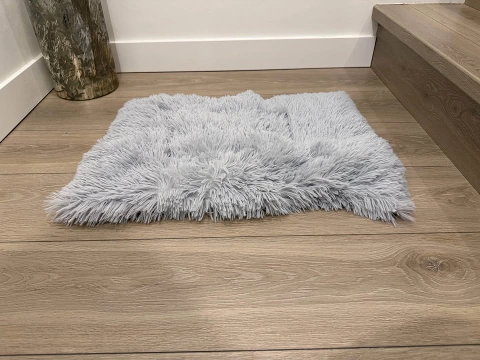 Fluffy Plush Pet Mat & bed and Soft Hooded Hideaway for Cats
