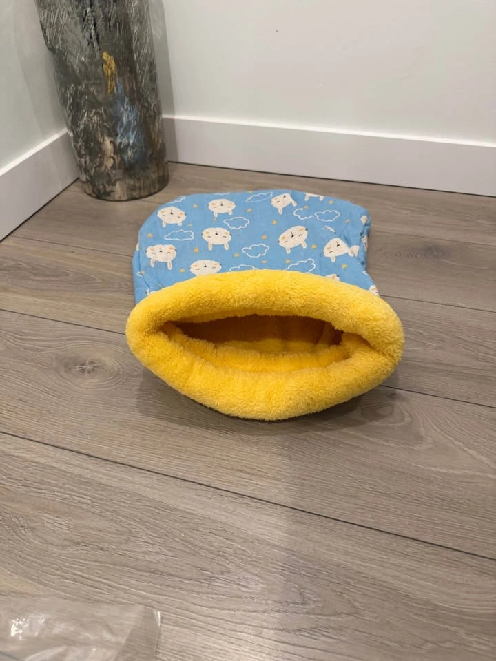Cozy hooded hideaway
