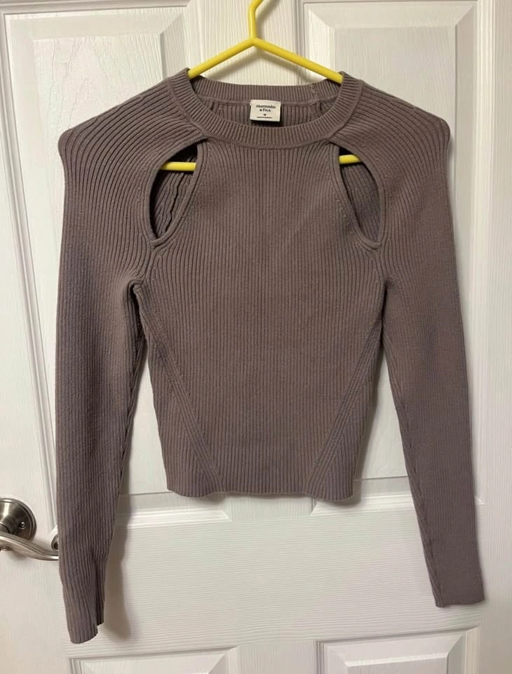 Abercrombie & Fitch Cutout Ribbed Sweater - Size M