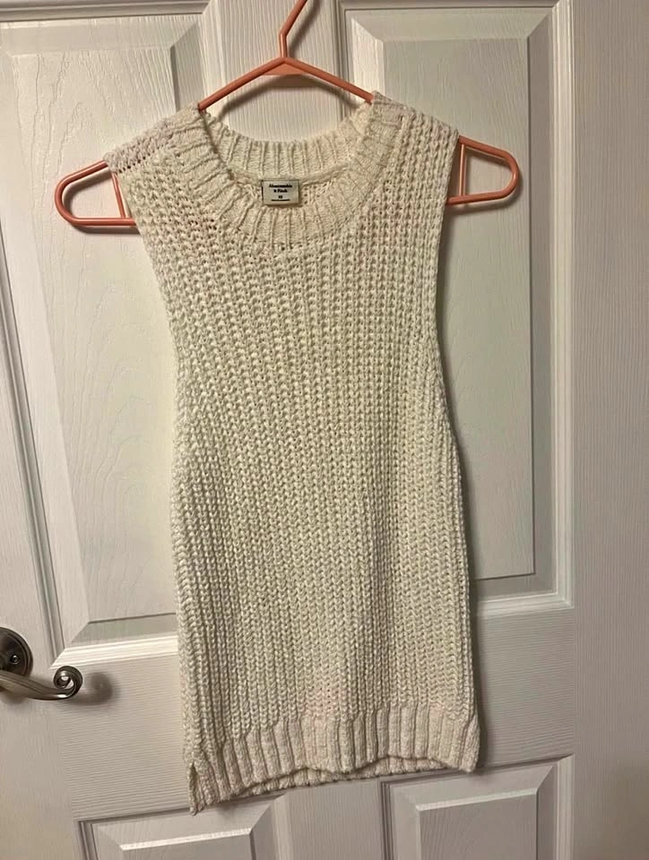 Abercrombie & Fitch Ivory Chunky Knit Sweater Vest - Size XS