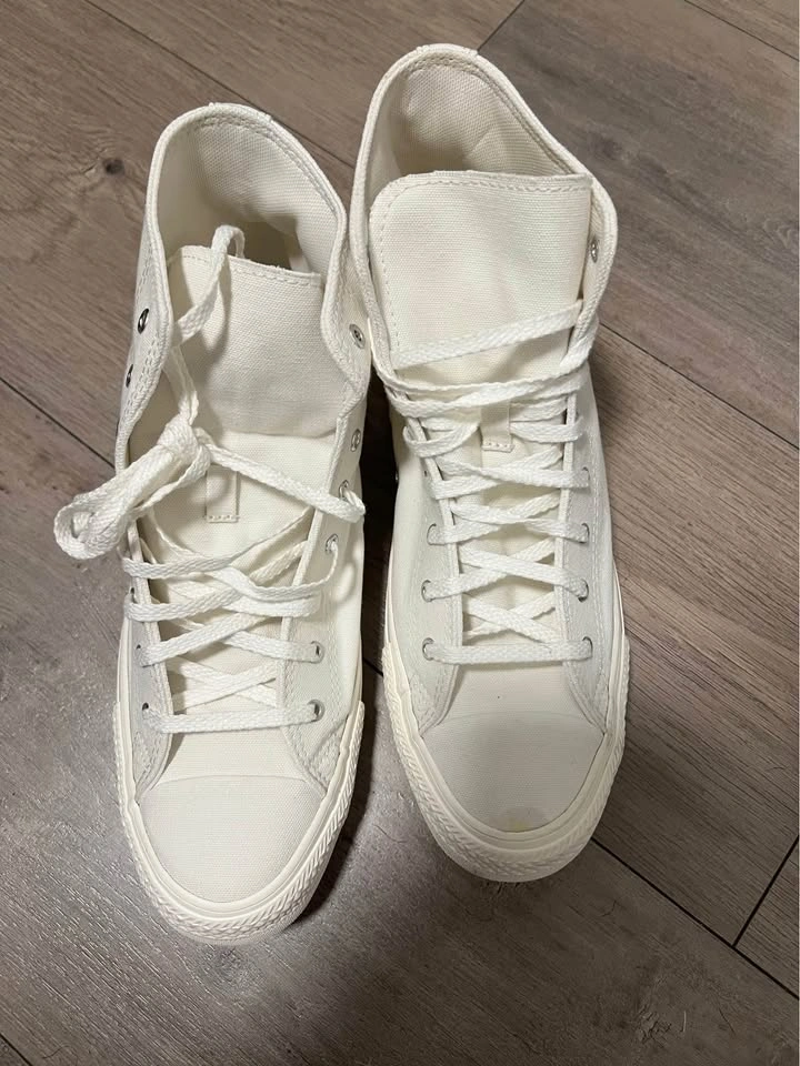 Chuck Taylor All Star Monochrome, Size 7.5 men and 9.5 women - photo 2