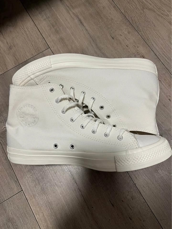 Chuck Taylor All Star Monochrome, Size 7.5 men and 9.5 women - photo 3