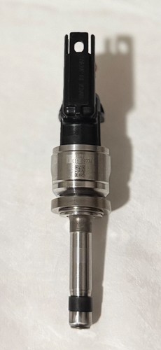 Genuine Volvo OEM Fuel Injector 32140134 - photo 3
