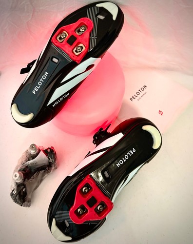 Peloton Bike Shoes (Men's 9.5 / Women's 11.5) & DELTA Pedals - photo 4