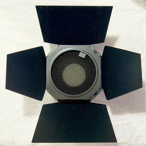 Aputure Barndoors Bowens Mount 4-Leaf 30° Grid Honeycomb