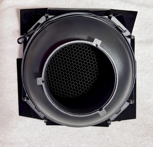 Aputure Barndoors Bowens Mount 4-Leaf 30° Grid Honeycomb - photo 2