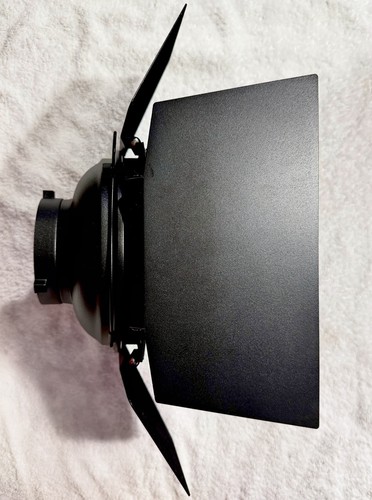 Aputure Barndoors Bowens Mount 4-Leaf 30° Grid Honeycomb - photo 3
