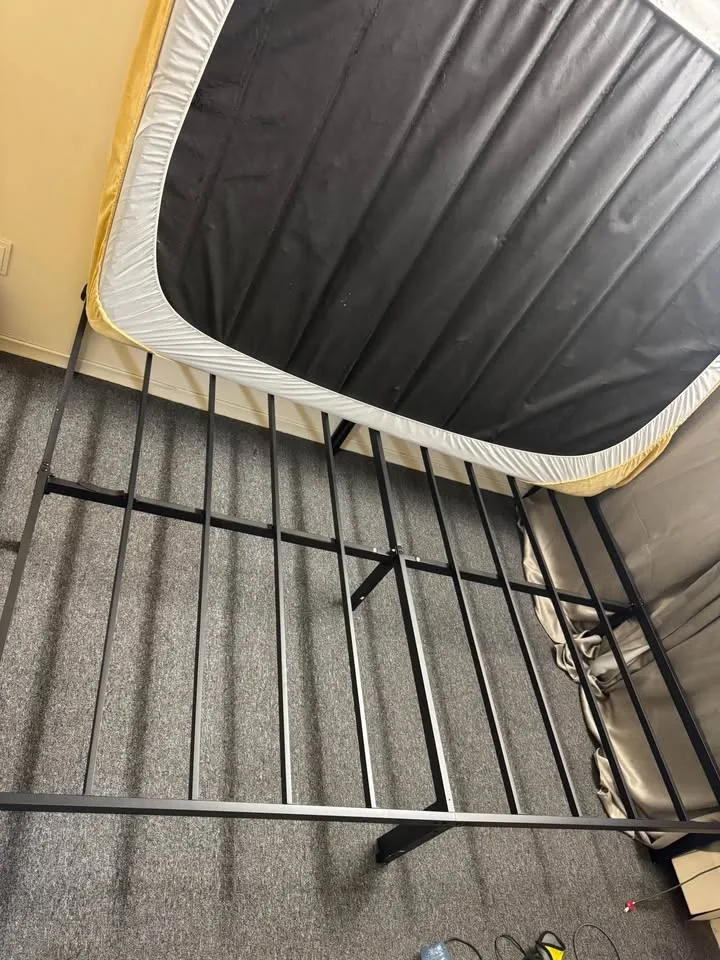 Queen metal bed frame - photo 2