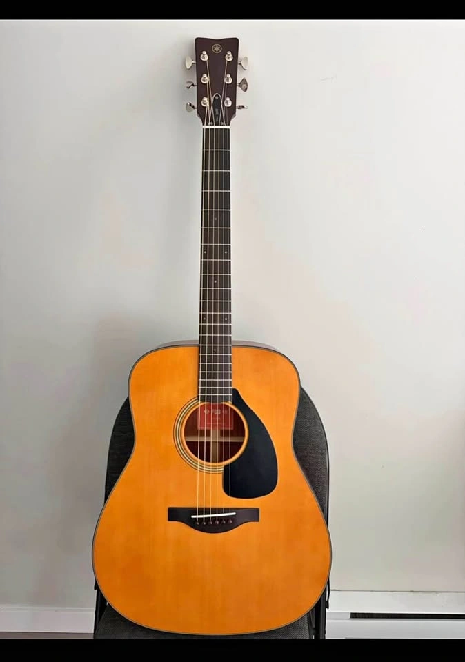 Guitar (Yamaha FG3 Red label)