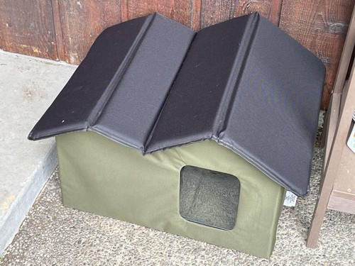 NEW K&H Outdoor Kitty House Cat Shelter Olive/Black – Water Resi - photo 2