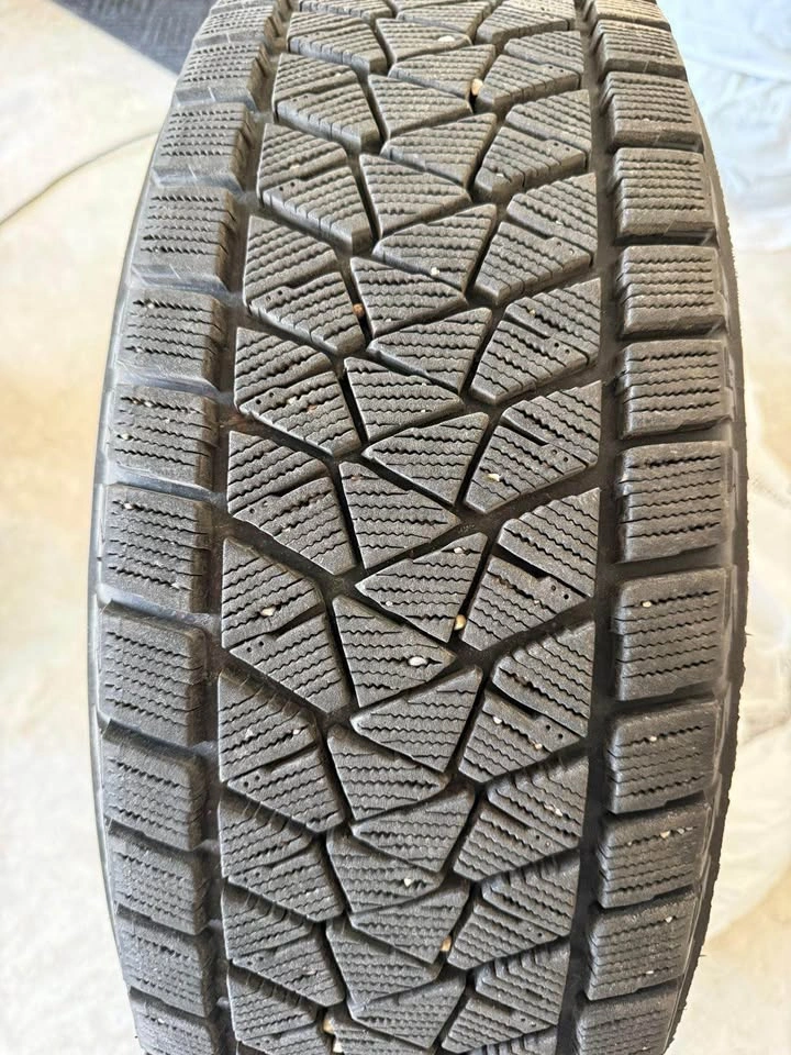 Bridgestone Blizzak DM-V2 235/65R17 Winter Tires + Steel Rims - photo 2