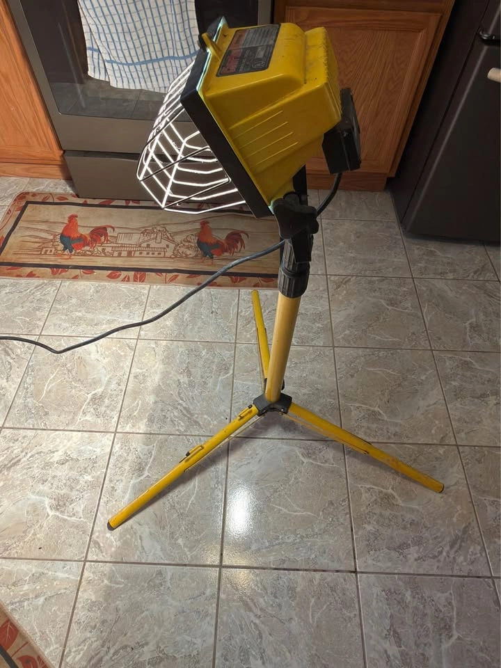 Clarke 500W Halogen Work Light with Adjustable Tripod Stand - photo 2