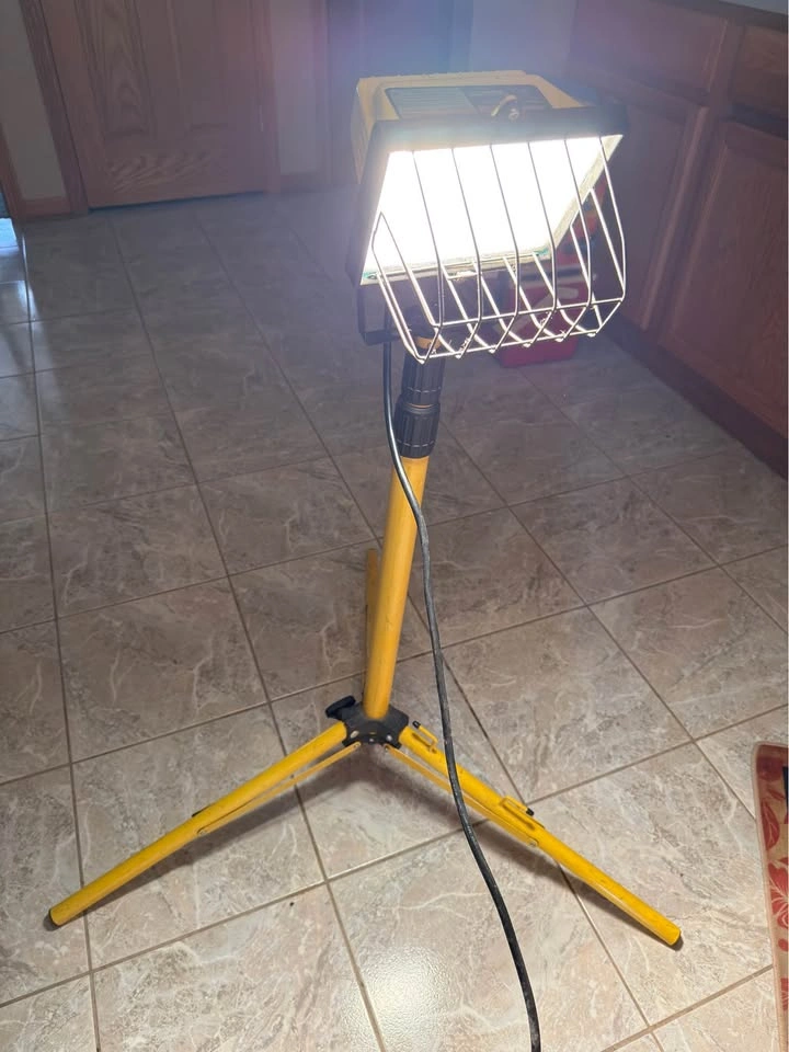 Clarke 500W Halogen Work Light with Adjustable Tripod Stand - photo 5