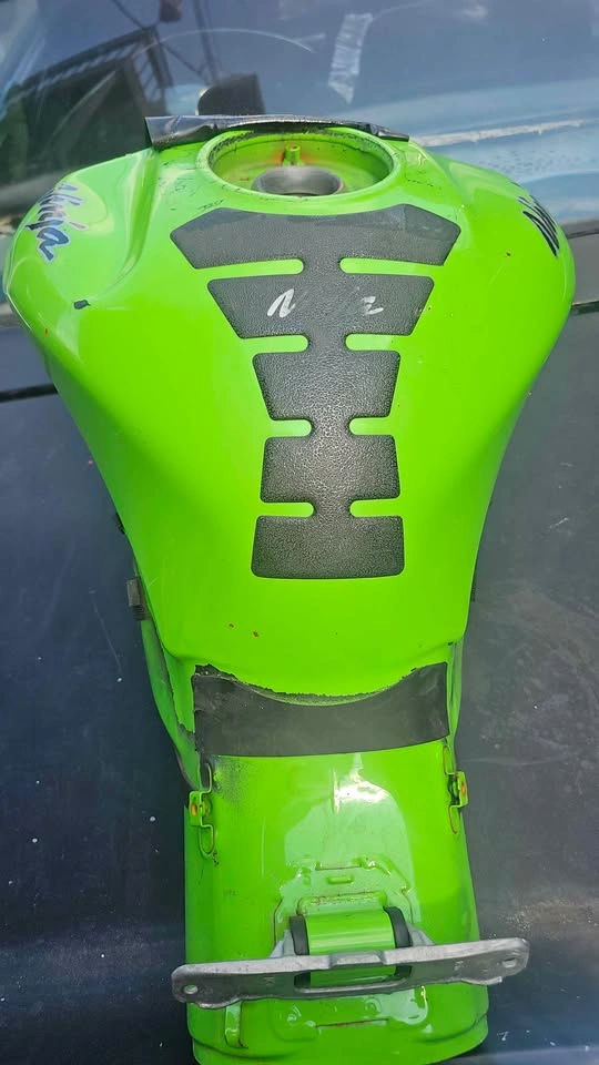2008-2010 Kawasaki ZX10R Tank - photo 2