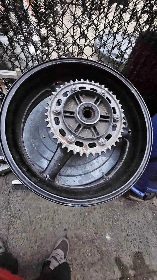 Cbr 1000rr rear rim with sprocket