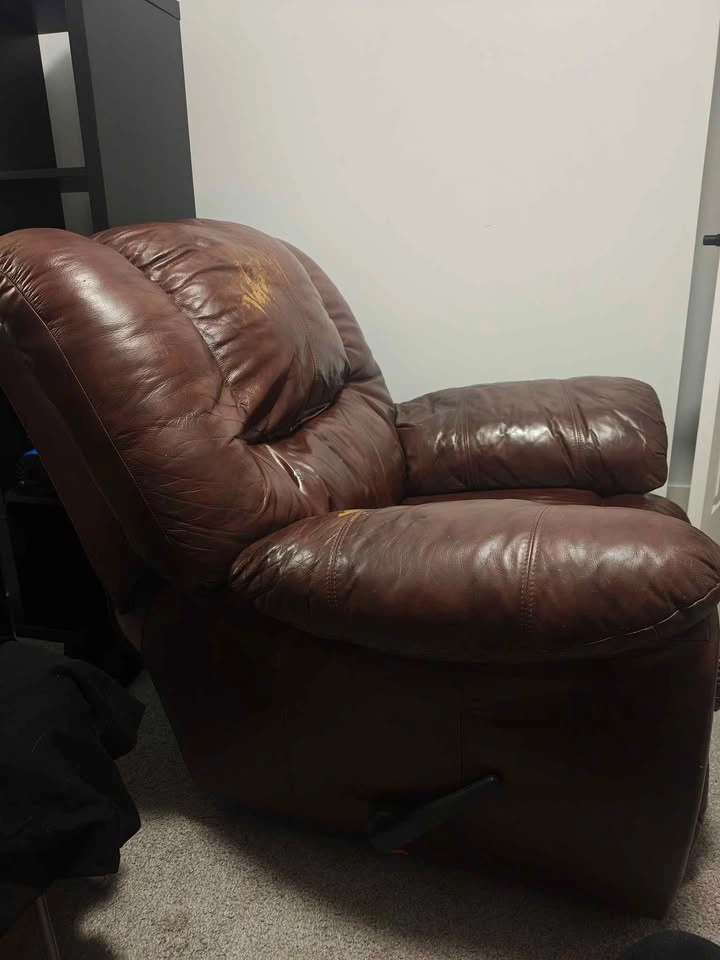 Brown leather recliner - photo 2
