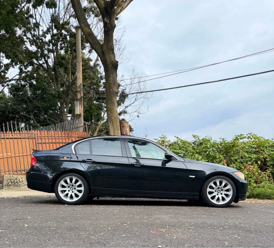 2006 BMW 3 Series · 330xi AWD Sedan 4D - photo 3