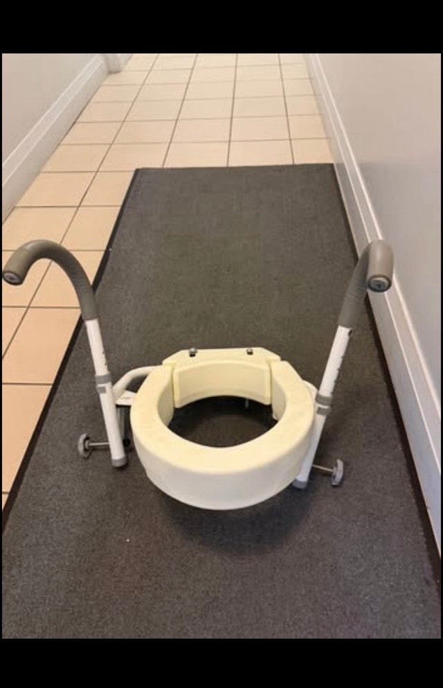 Raised Toilet Seat with Safety Arms